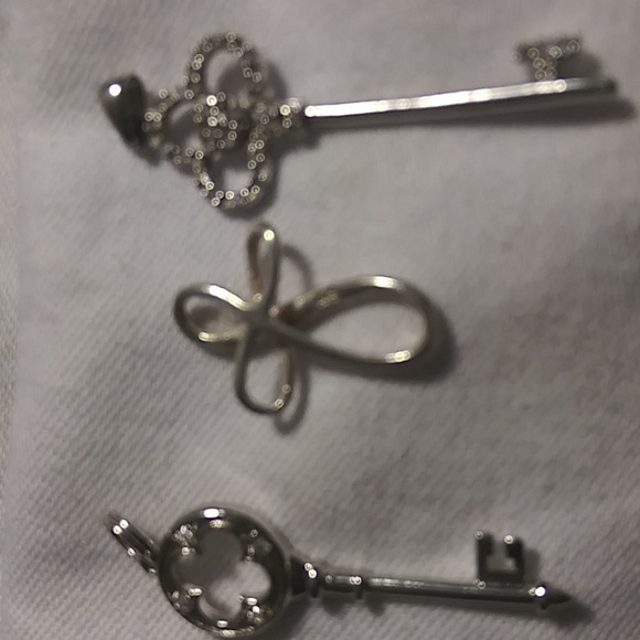 Lot of 925 Sterling Silver Fancy Knotted Cross 2 Keys With Bling - Picture 2 of 7